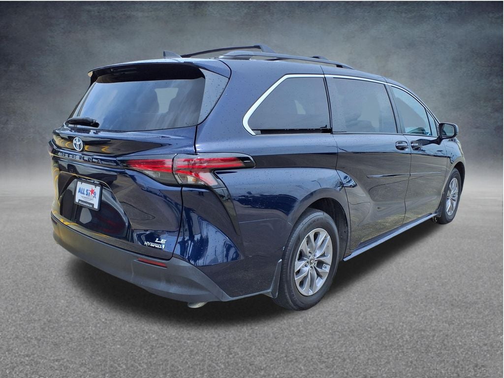 2022 Toyota Sienna LE 8 Passenger