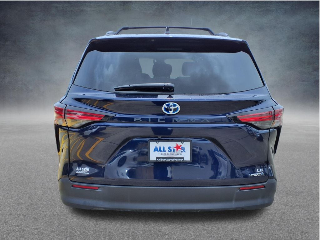 2022 Toyota Sienna LE 8 Passenger