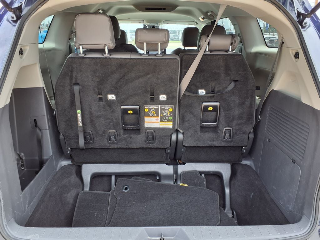 2022 Toyota Sienna LE 8 Passenger