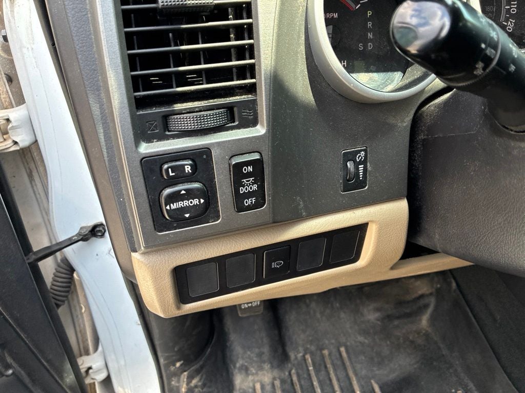 2017 Toyota Sequoia SR5 5.7L