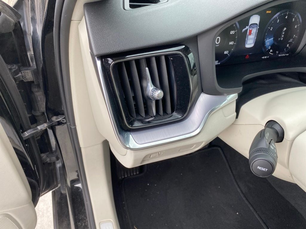 2020 Volvo S60 T5 Momentum