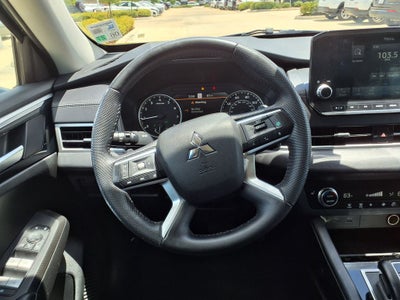 2023 Mitsubishi Outlander SE