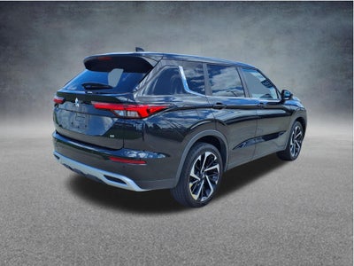 2023 Mitsubishi Outlander SE