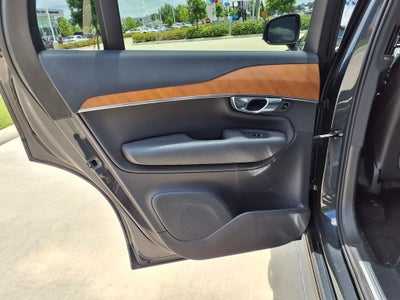 2021 Volvo XC90 T6 Momentum