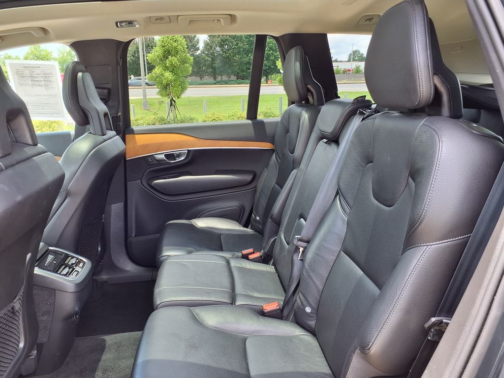 2021 Volvo XC90 T6 Momentum