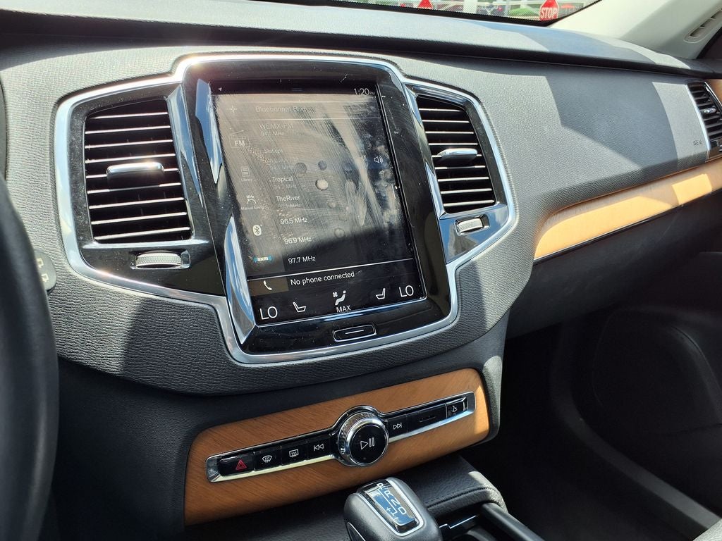 2021 Volvo XC90 T6 Momentum