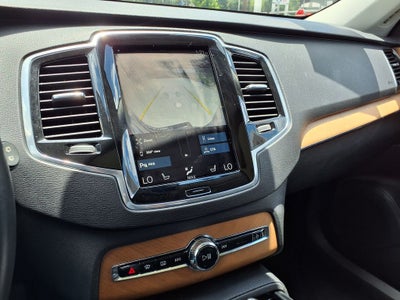2021 Volvo XC90 T6 Momentum