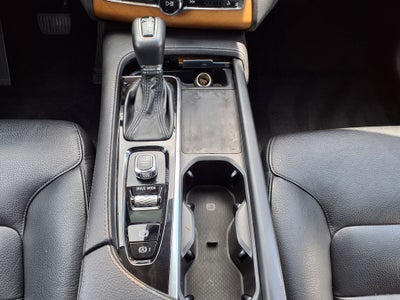 2021 Volvo XC90 T6 Momentum
