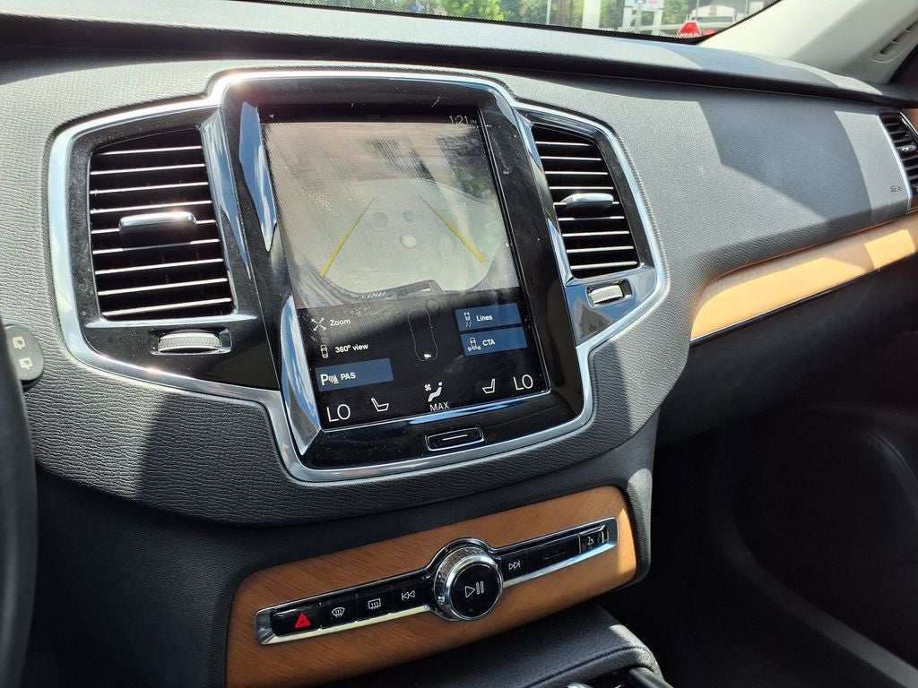 2021 Volvo XC90 T6 Momentum