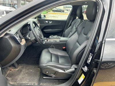 2022 Volvo XC60 B5 Momentum