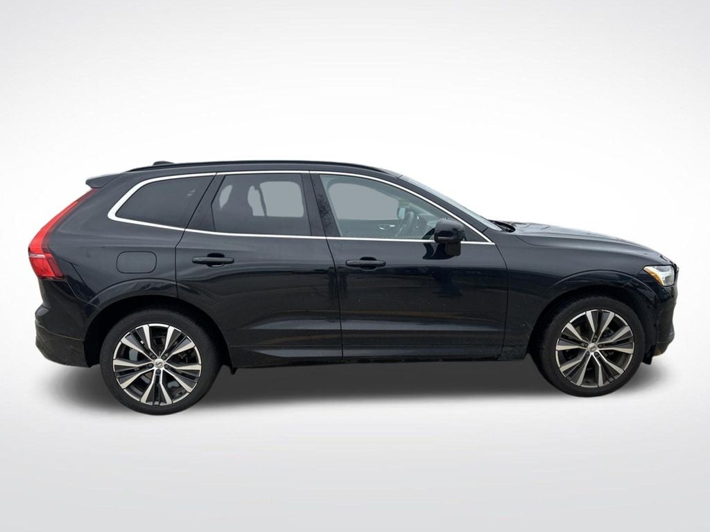 2022 Volvo XC60 B5 Momentum