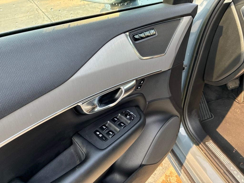 2023 Volvo XC90 B5 Core
