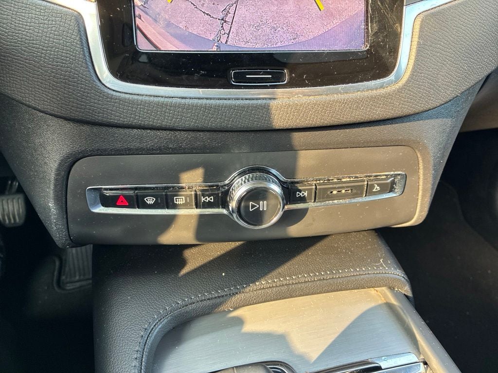 2023 Volvo XC90 B5 Core