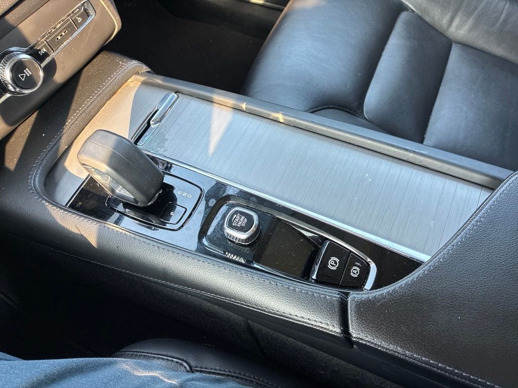 2023 Volvo XC90 B5 Core
