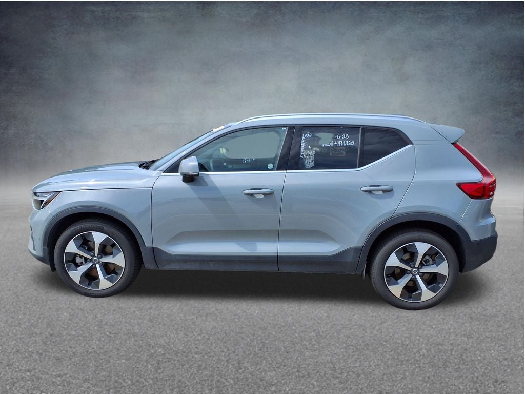 2025 Volvo XC40 B5 Plus Bright Theme