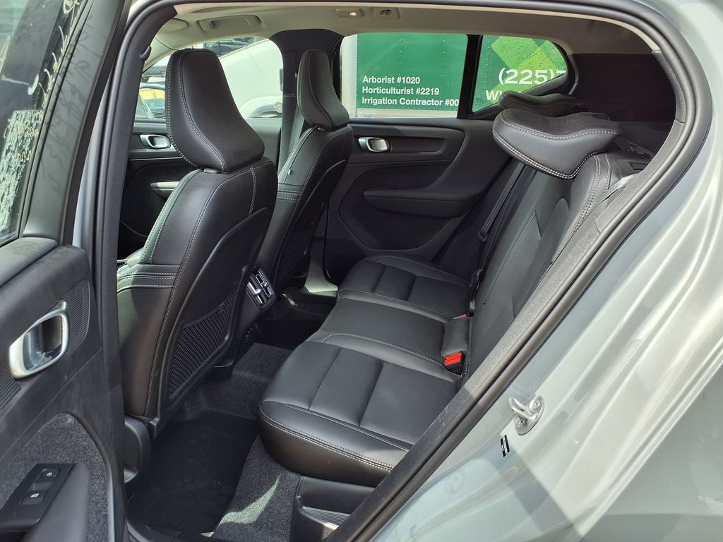 2025 Volvo XC40 B5 Plus Bright Theme