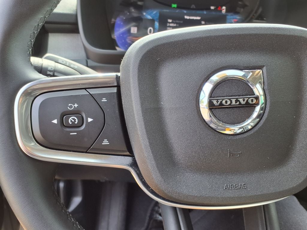 2025 Volvo XC40 B5 Plus Bright Theme