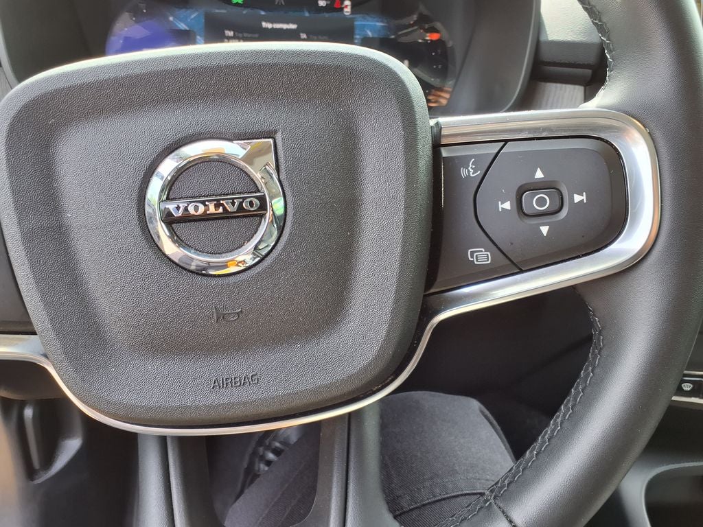 2025 Volvo XC40 B5 Plus Bright Theme