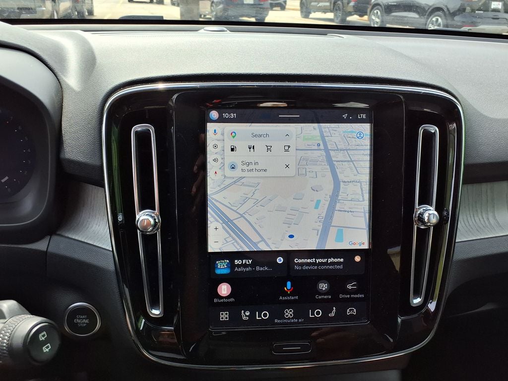 2025 Volvo XC40 B5 Plus Bright Theme