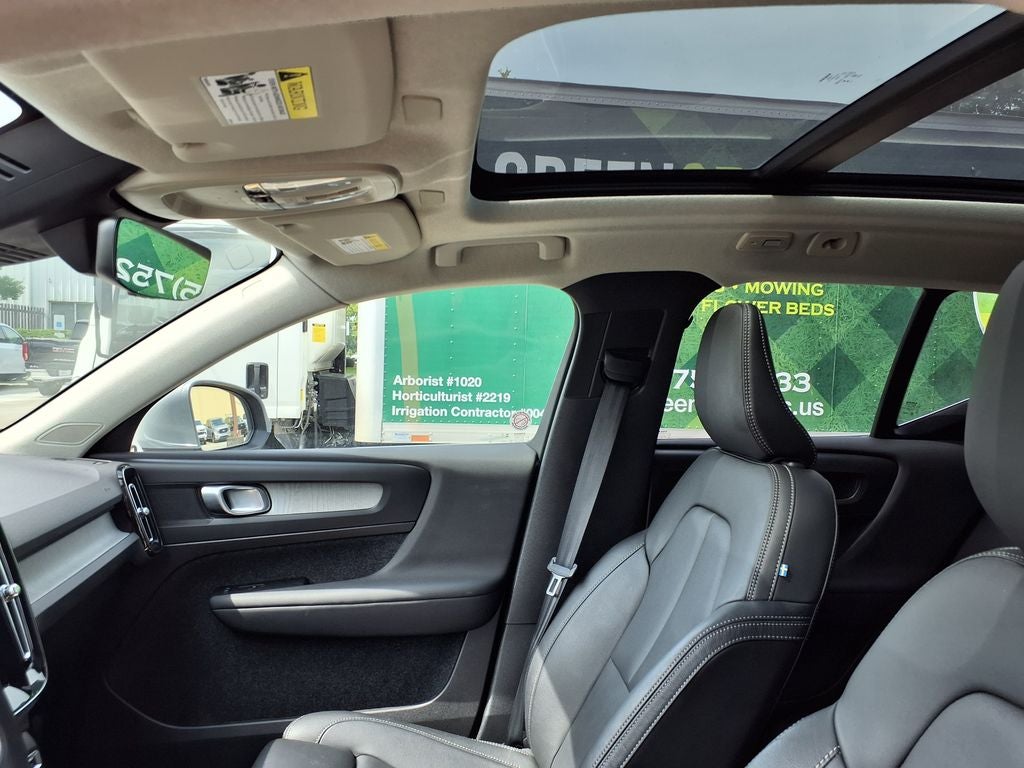 2025 Volvo XC40 B5 Plus Bright Theme