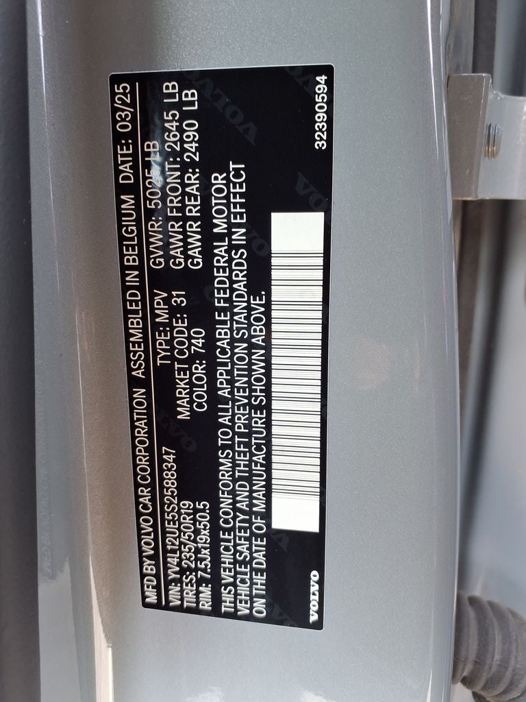 2025 Volvo XC40 B5 Plus Bright Theme