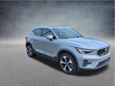2025 Volvo XC40 B5 Plus Bright Theme