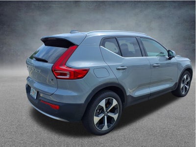 2025 Volvo XC40 B5 Plus Bright Theme