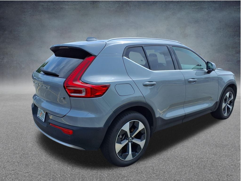 2025 Volvo XC40 B5 Plus Bright Theme
