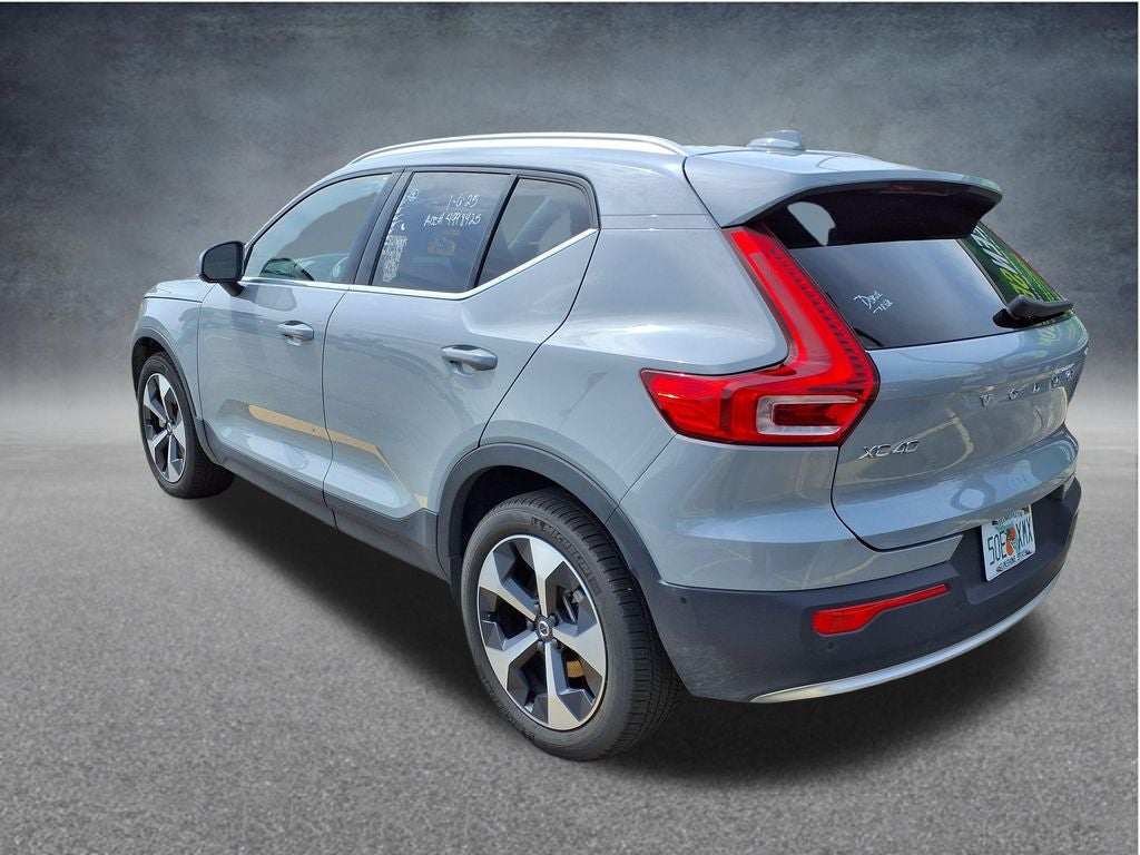 2025 Volvo XC40 B5 Plus Bright Theme