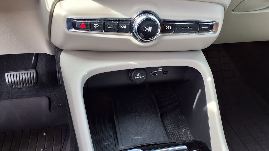 2023 Volvo XC40 Ultimate