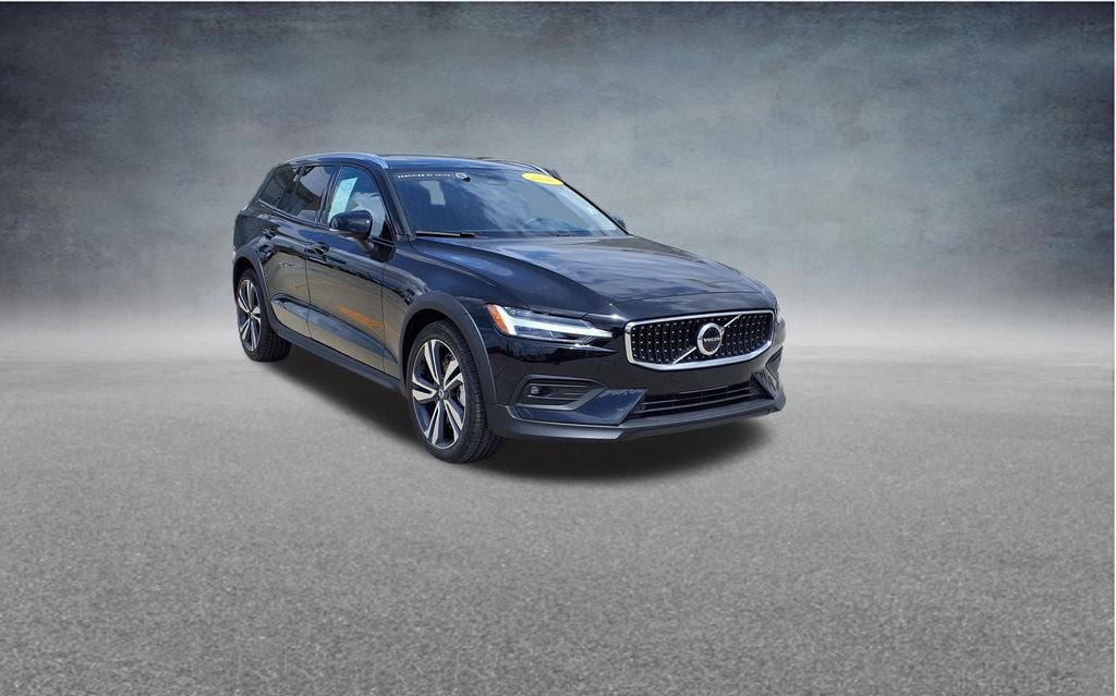 2025 Volvo V60 Cross Country B5 Plus