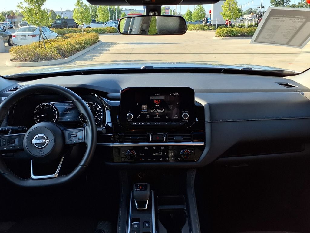 2025 Nissan Pathfinder SV