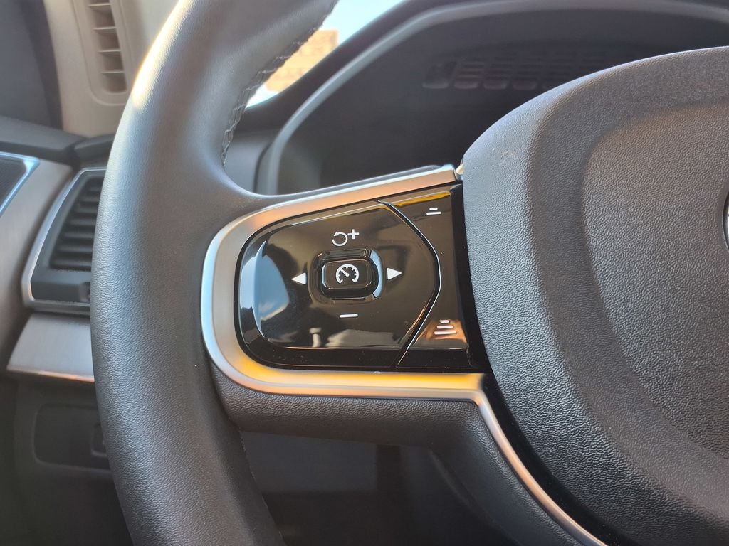 2025 Volvo XC90 B5 Core