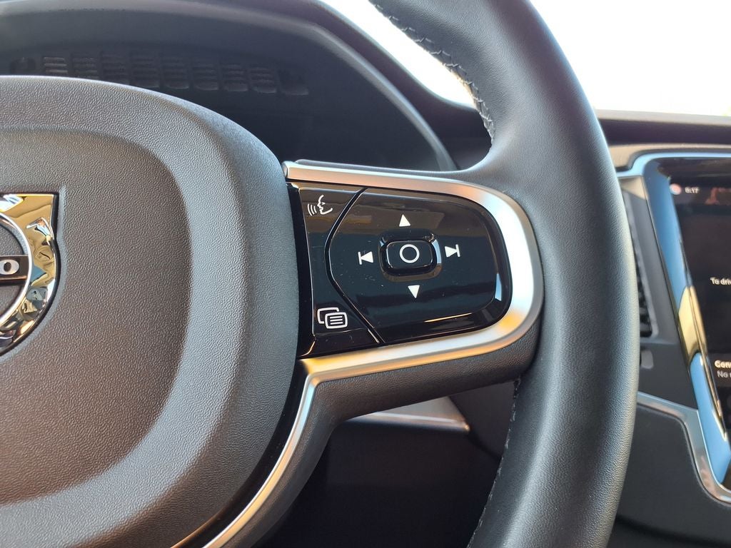 2025 Volvo XC90 B5 Core