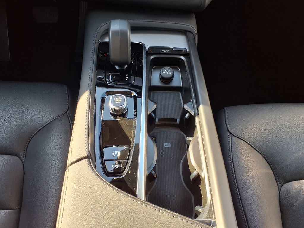 2025 Volvo XC90 B5 Core