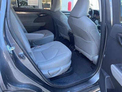 2025 Toyota Highlander Hybrid Platinum