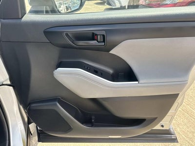2023 Toyota Highlander LE