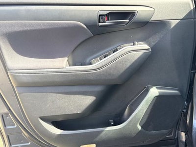2024 Toyota Highlander LE