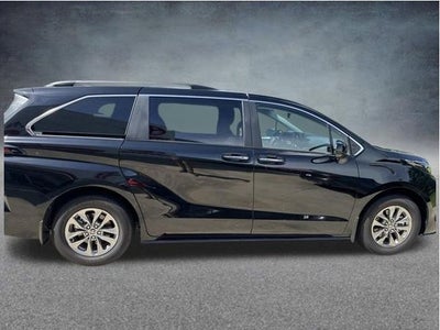 2026 Toyota Sienna XLE 8 Passenger
